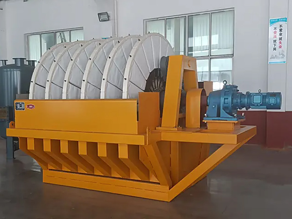 Rotární vakuový diskový filtr